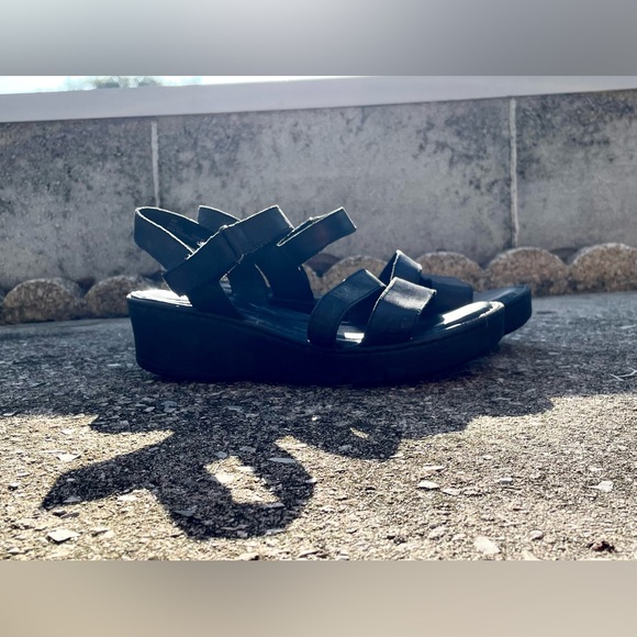 BORN Brand Strappy Sandals - Wedge - Leather - Black - Women’s Size 9M -Open Toe - Picture 4 of 11